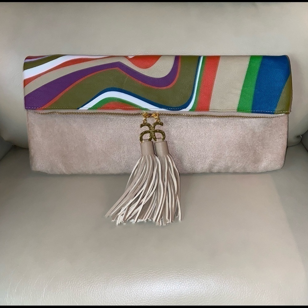 Arbonne
Treasures The Rainforest Purse Multi-color/Beige Vegan Leather Clutch    - Picture 8 of 15